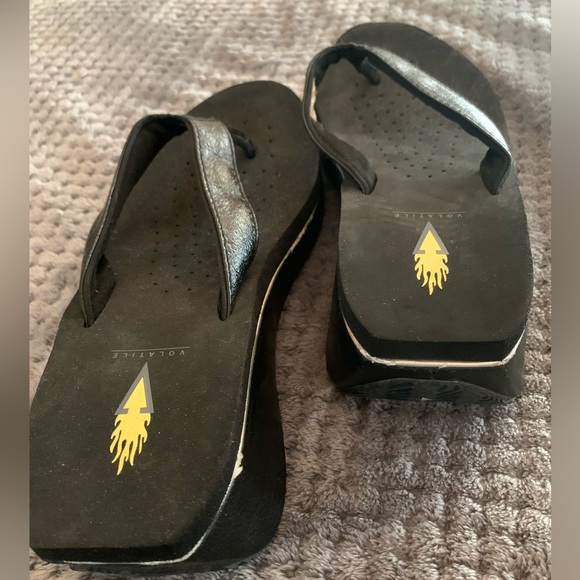 Volatile Wedge. Size 9. - Picture 2 of 4